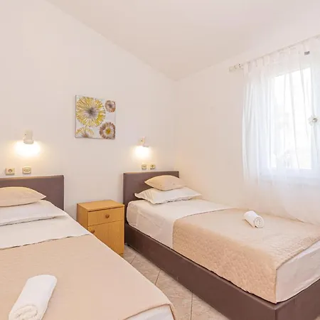 Nice Home In Razanj With Kitchen * Ražanj