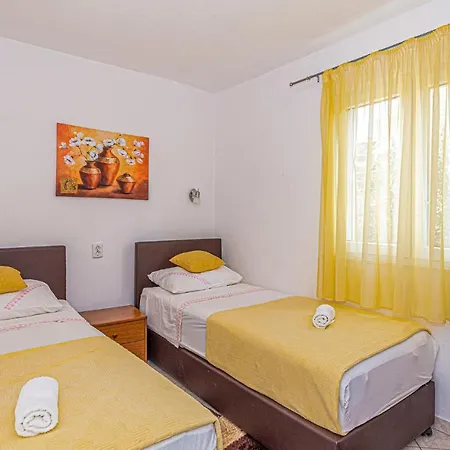 Nice Home In Razanj With Kitchen Feriehus