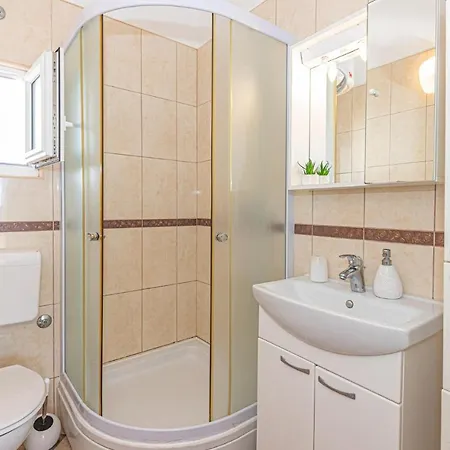 Semesterbostad Nice Home In Razanj With Kitchen