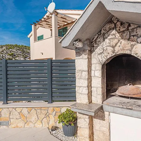 Feriehus Nice Home In Razanj With Kitchen