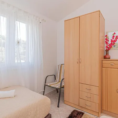 Semesterbostad Nice Home In Razanj With Kitchen