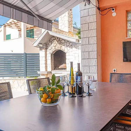 Semesterbostad Nice Home In Razanj With Kitchen