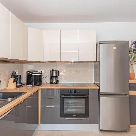 Nice Home In Razanj With Kitchen Semesterbostad