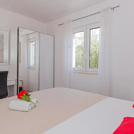 Nice Home In Razanj With Kitchen Hébergement de vacances *