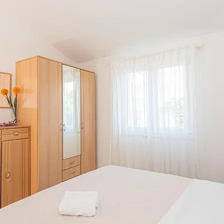 Nice Home In Razanj With Kitchen Feriehus