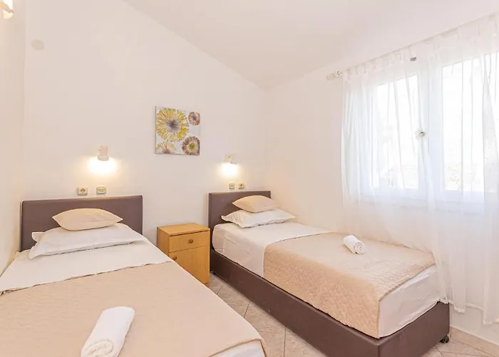 Nice Home In Razanj With Kitchen * Ražanj