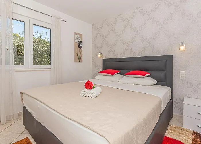 Nice Home In Razanj With Kitchen Vakantiehuis *