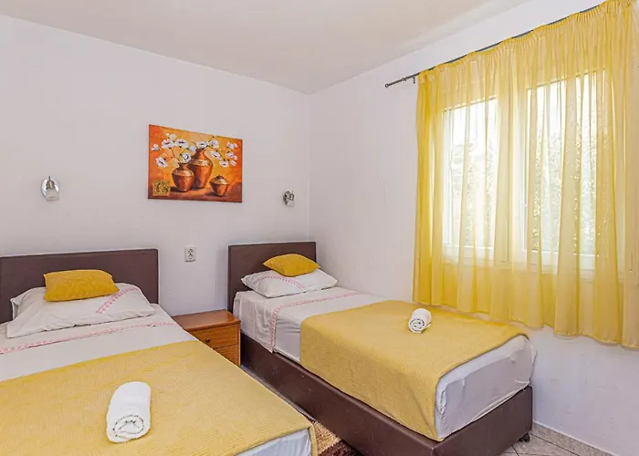 Nice Home In Razanj With Kitchen Vakantiehuis