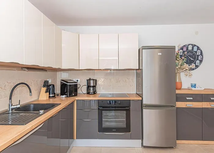 Nice Home In Razanj With Kitchen Hébergement de vacances