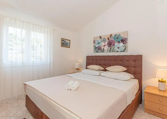 Vakantiehuis Nice Home In Razanj With Kitchen