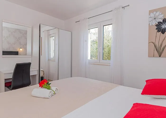 Nice Home In Razanj With Kitchen Vakantiehuis *