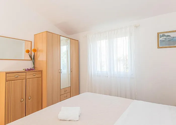 Nice Home In Razanj With Kitchen Vakantiehuis