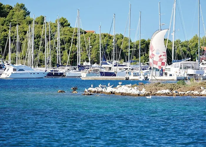 Vakantiehuis Nice Home In Razanj With Kitchen